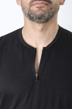 REMERA BÁSICA CON CIERRE (39275)