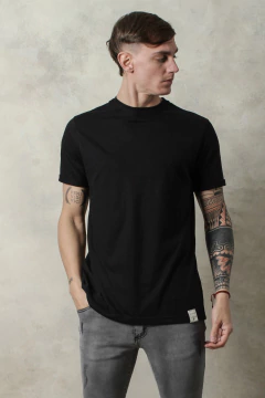 REMERA MUSCLE FIT (45231) en internet