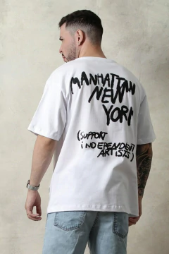 REMERA OVER MANHATTAN (43768) en internet