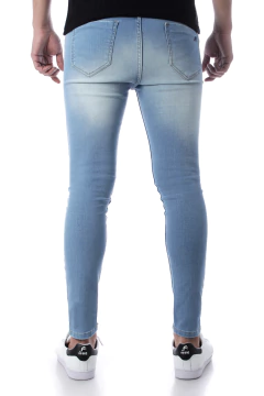 JEAN CELESTE CON ROTURA (35317) en internet