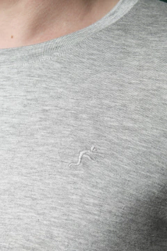 REMERA GAMUZADA NO END (43707) en internet