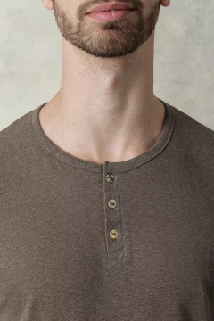 REMERA BUTTONE CON BOTONES (43239)