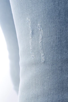 JEAN CELESTE CON ROTURA (35317) - tienda online