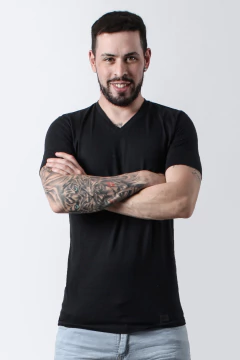 REMERA ESCOTE V CON PUÑO (41278) en internet