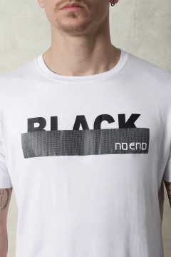 REMERA BLACK NO END GAMUZADA (43237) en internet