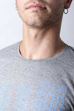 Imagen de REMERA MORE OF GOD LESS OF ME (40257)
