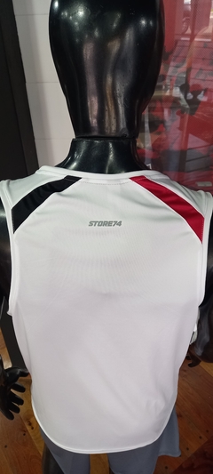 Musculosa Blanca en internet