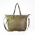 Bolsa de ombro de couro verde com alça removível e design espaçoso
