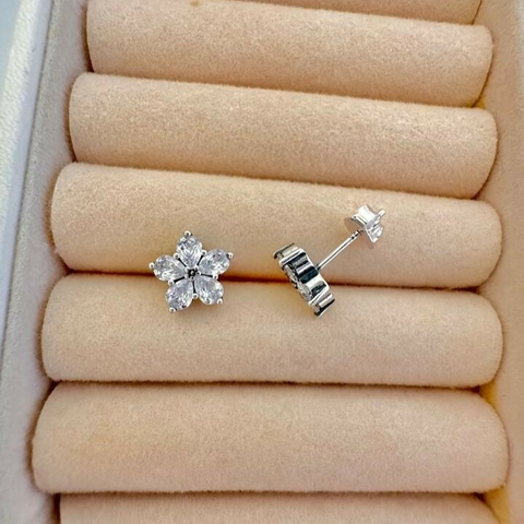 Brinco flor de zircônia em prata de bali 925