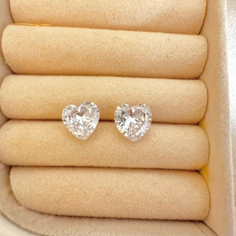 Brinco coração zircônia 10mm em 925