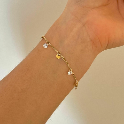 Pulseira cristais e medalhinhas banhada a ouro 18k