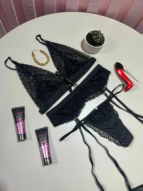 Conjunto Lingerie com cinta liga sem bojo