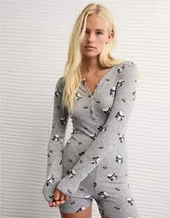 PREORDEN American Eagle AE Vampire Snoopy Plush PJ Romper - comprar en línea