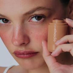 Rhode Pocket Blush Toasted teddy *Envío inmediato* - Maw Maw Beauty