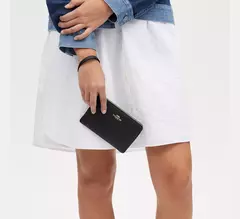 Imagen de PREORDEN Coach Corner Zip Wristlet In Signature Canvas