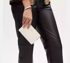 PREORDEN Coach Corner Zip Wristlet In Signature Canvas en internet