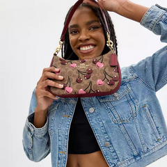 *PREORDEN* Coach Teri Shoulder Bag Canvas With Cherry Print - tienda en línea