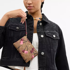 *PREORDEN* Coach Corner Zip Wristlet Canvas Cherry Print - Maw Maw Beauty