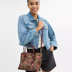 *PREORDEN* Coach Mollie Tote Bag 25 Canvas Cherry Print - Maw Maw Beauty