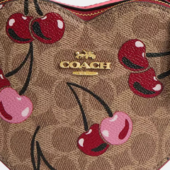 Imagen de *PREORDEN* Coach Heart Crossbody Bag Canvas Cherry Print