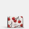 *PREORDEN* Coach Mini Wallet On A Chain With Cherry Print - comprar en línea