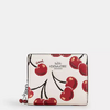 *PREORDEN* Coach Snap Wallet With Cherry Print and white - comprar en línea