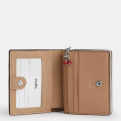 *PREORDEN* Coach Snap Wallet With Cherry Print and white en internet