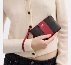 PREORDEN Coach Corner Zip Wristlet In Signature Canvas