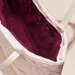 *PREORDEN* Rare Beauty Puffy Traveler Tote Soft Peach - comprar en línea