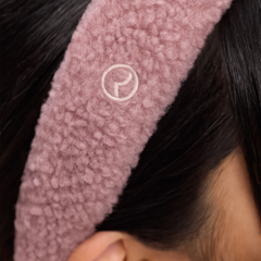 *PREORDEN* Rare Beauty Find Comfort Headband en internet