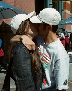 Imagen de *PREORDEN* Glossier You Look Good Cap