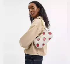 *PREORDEN* Coach Teri Shoulder Bag With Strawberry Print en internet