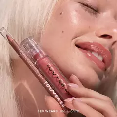 *PREORDEN* Tower 28 Line + Shine Lip Liner and Lip Gloss Set - comprar en línea