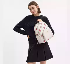 *PREORDEN* Coach Court Backpack With Strawberry Print en internet