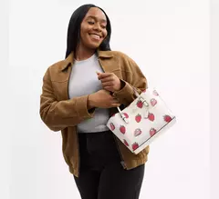 *PREORDEN* Coach Mollie Tote Bag 25 With Strawberry Print - Maw Maw Beauty