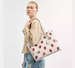 *PREORDEN* Coach Mollie Tote Bag With Strawberry Print en internet