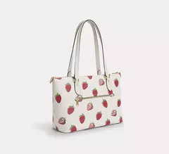 *PREORDEN* Coach COACH GALLERY TOTE BAG WITH STRAWBERRY PRINT - Maw Maw Beauty