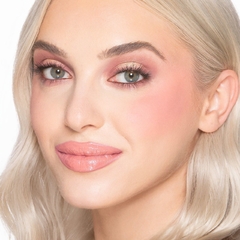 *PREORDEN* Too Faced Cloud Crush Blurring Blush - comprar en línea