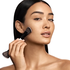 *PREORDEN* MAKEUP BY MARIO Surreal Foundation F4 Brush - comprar en línea