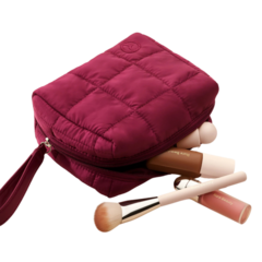 *PREORDEN* Rare Beauty Puffy Essentials Pouch Merlot - Maw Maw Beauty