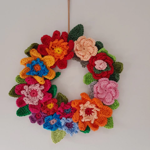 Guirlanda Flores de Crochê 21 cm V - comprar online