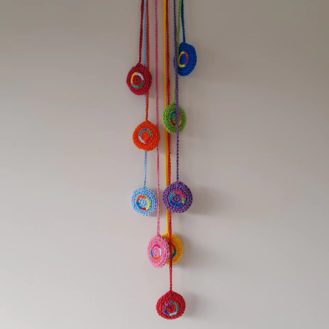 Pingente Discos Coloridos Crochê IV - comprar online