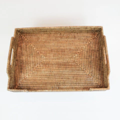 Bandeja em rattan SUNRISE com pés Pequena - comprar online