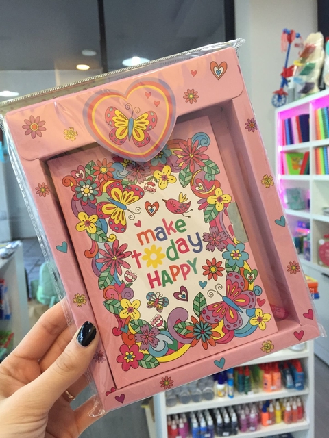 Diario COLOURS caja + lapicera make today happy