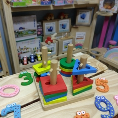 JUEGO DE ENCASTRE GEOMÉTRICO