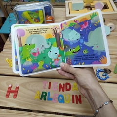 LIBRO PARA AGUA CON JUGUETE en internet