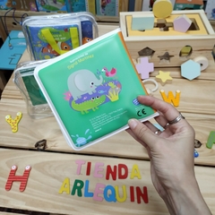 LIBRO PARA AGUA CON JUGUETE - TIENDA ARLEQUIN 