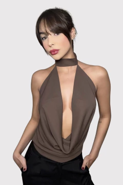 Blusa Hailey marrom na internet