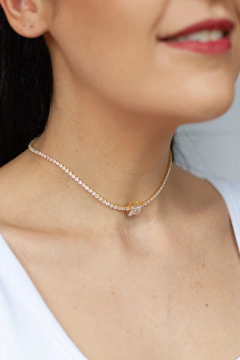 Colar Chocker Riviera com Cristal Quadrado central Ouro