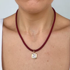 Colar Linea Piazza - Vinho com pingente Quadrado e Zirconia Ouro - Stella B